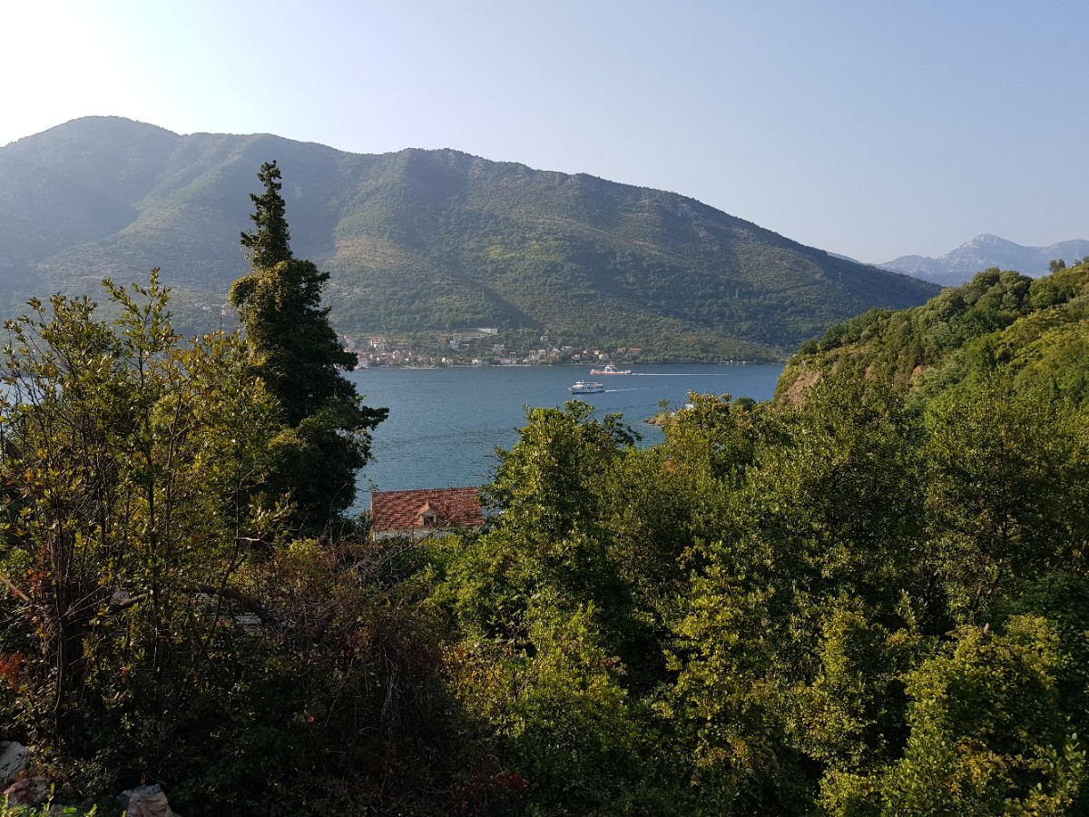 Urbanizovan plac sa pogledom na more, Tivat, Lepetane